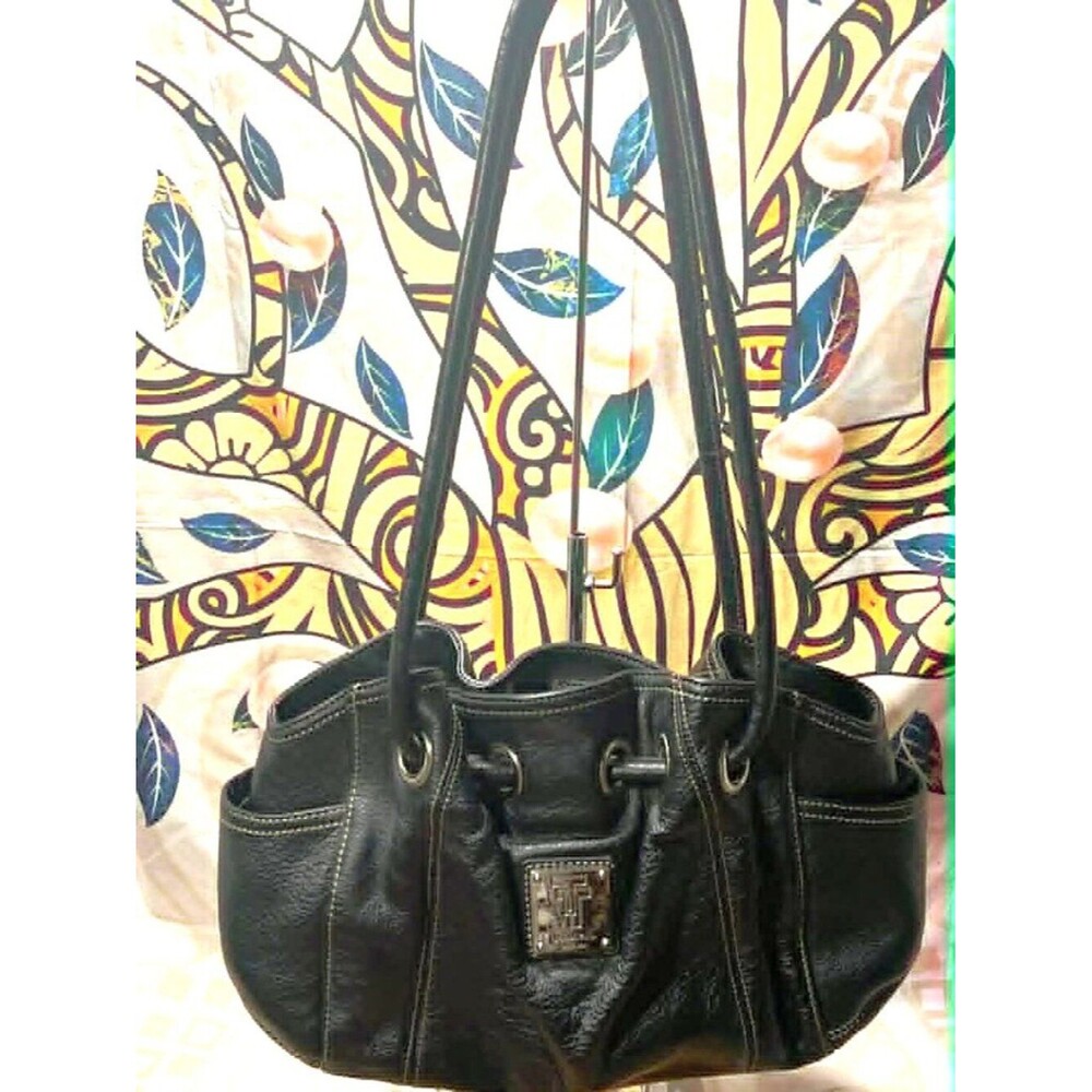 Tignanello Black Leather Shoulder Bag – Classic Style, Great Condition